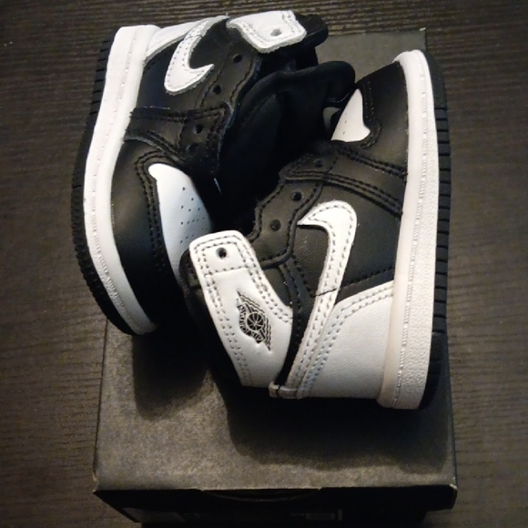 Jordan 1 Retro High OG (TD) Black and White Kids' Sneakers 3c NWBOX - Picture 8 of 10